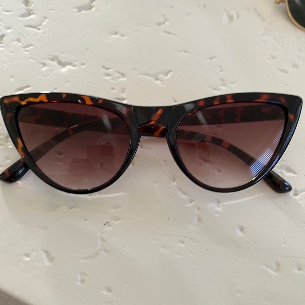 Cat eye retro sunglasses